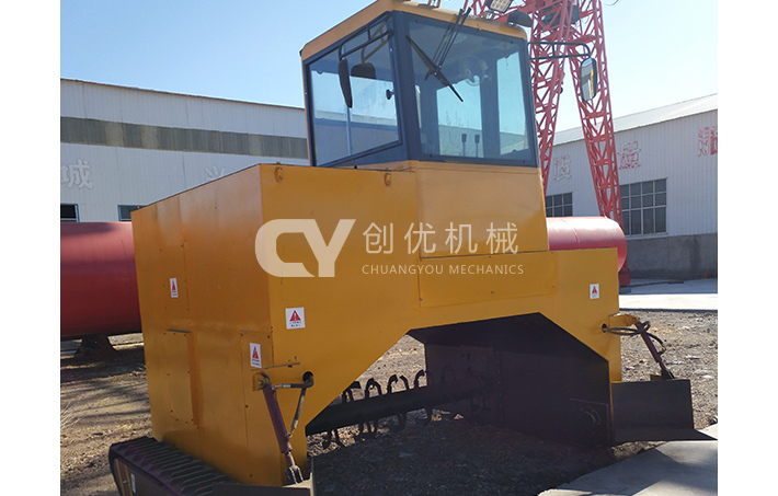 履带翻堆机